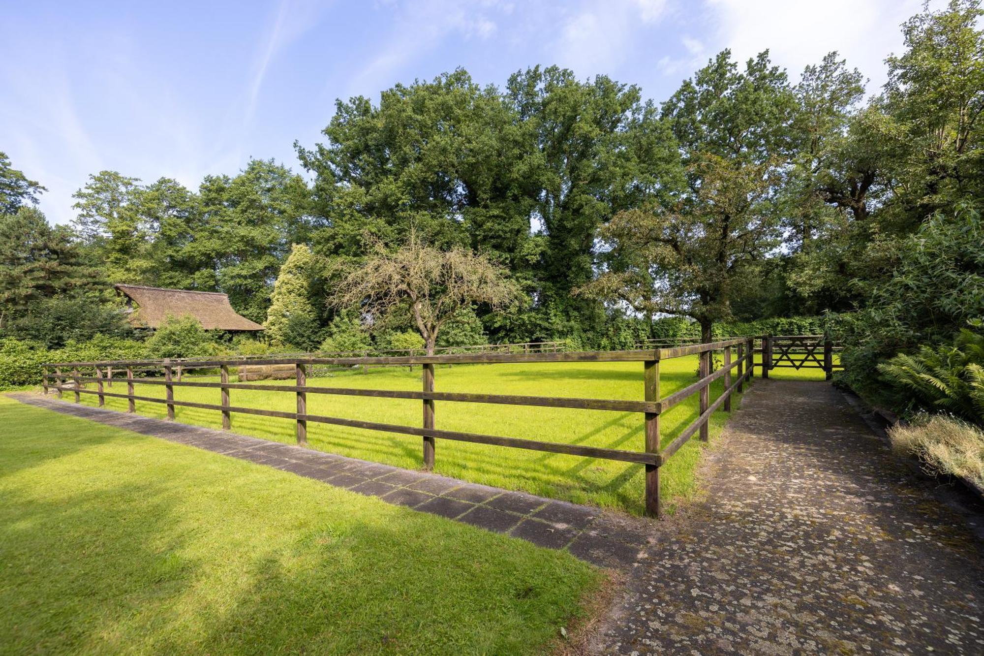 Luxe Hofstede Met Paardenstalling Lunteren Exteriör bild